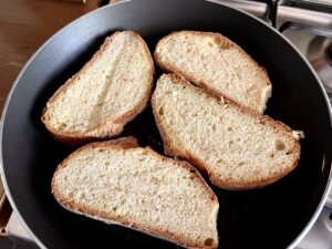 Fette di pane tostato